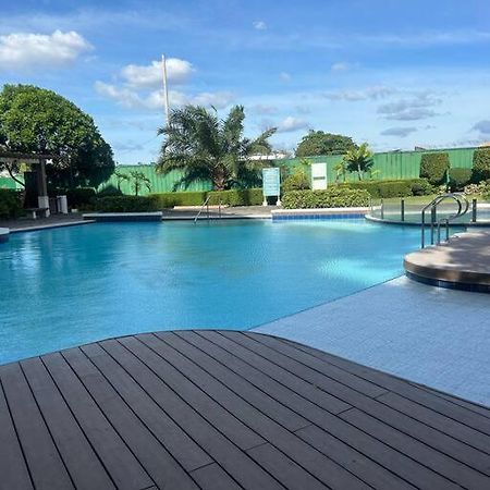 Modern Oasis: Pool + Netflix Lägenhet Manila Exteriör bild