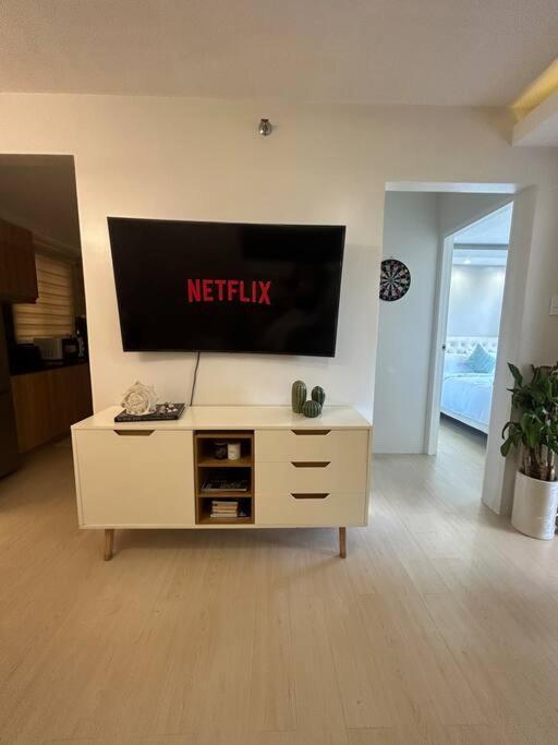 Modern Oasis: Pool + Netflix Lägenhet Manila Exteriör bild