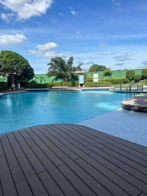 Modern Oasis: Pool + Netflix Lägenhet Manila Exteriör bild